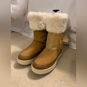Koolaburra by Ugg. Size 9. Brown/Tan Suede.
